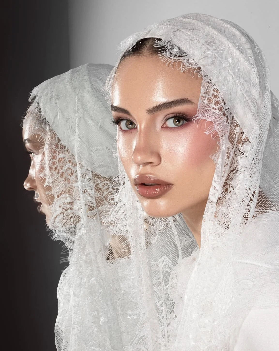 Luminous skin, a soft rose eye and delicate lace.